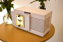 Charger l&#39;image dans la galerie, Mauve Taupe Beige Bakelite 1948 Telechron Model 8H67 Vacuum Tube AM Radio Alarm Clock Excellent Condition! Sounds Great! Piece Of History!