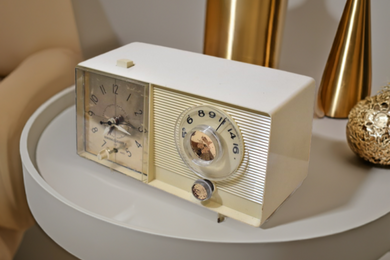 Bluetooth Ready To Go - Beige Ivory Vintage 1964 General Electric Model C-403D AM Vacuum Tube Alarm Clock Radio Sounds Great!