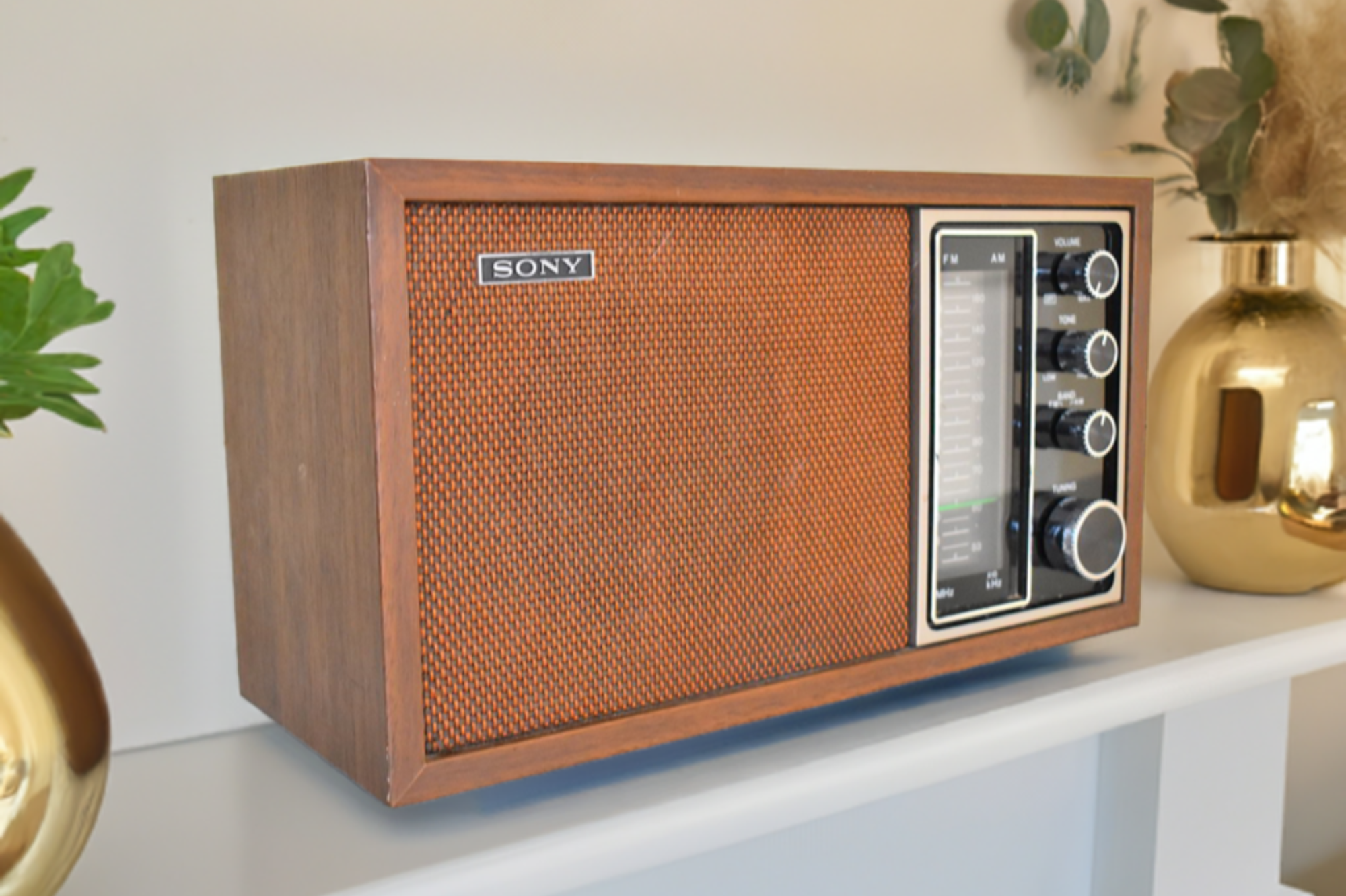 Sony Only! 1975-1977 Sony Model TFM-9450W AM/FM Solid State Transistor Radio Sounds Great!