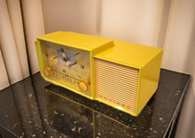 画像をギャラリービューアに読み込む, Mellow Yellow Mid Century Vintage Retro 1958 Admiral 296 Vacuum Tube AM Clock Radio Sounds Great! Rare Color!