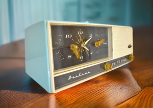Sky Blue Turquoise Mid Century Vintage 1959 Wards Airline Unknown Model AM Vacuum Tube Alarm Clock Radio Works Great! Excellent Plus Condition!