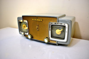 Gull Gray 1953 Zenith Model K622 Vacuum Tube Radio Alarm Clock Looks and Sounds Great! Excellent Condition!