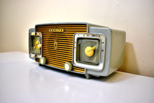 Load image into Gallery viewer, Gull Gray 1953 Zenith Model K622 Vacuum Tube Radio Alarm Clock Looks and Sounds Great! Excellent Condition!