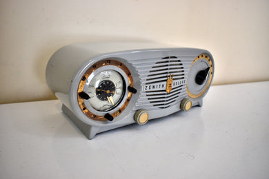 Gull Gray 1952 Zenith Owl Eyes Model J616 AM Vacuum Tube Radio Great Sounding! Excellent Condition!