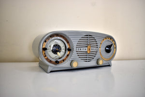 ガル グレー 1952 ゼニス オウル アイズ モデル J616 AM 真空管ラジオ 素晴らしいサウンド!非常に良い状態！
