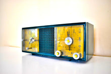 画像をギャラリービューアに読み込む, インバネス グリーン 1954 フィルコ モデル B712 AM 真空管目覚まし時計ラジオのサウンドは素晴らしいです。レアモデル＆カラー！