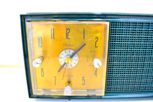 画像をギャラリービューアに読み込む, インバネス グリーン 1954 フィルコ モデル B712 AM 真空管目覚まし時計ラジオのサウンドは素晴らしいです。レアモデル＆カラー！