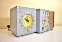Load image into Gallery viewer, Avant Garde Lavender Grey 1954 Emerson Model 816 Series B Vacuum Tube AM Radio Rare! Excellent Plus Condition! Sounds Great!