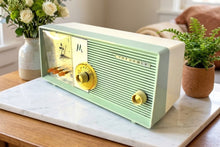 Charger l'image dans la galerie, Cool Mint Green 1957 Motorola Model 5C25GW Vacuum Tube AM Clock Radio Rare Color Sounds Wonderful!