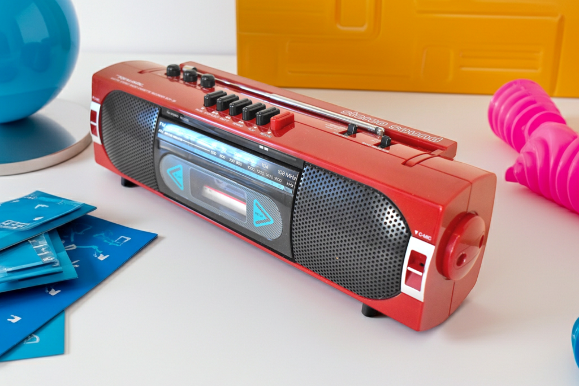 Cardinal Red 80s Realistic Sound Model SCR-35 AM FM Cassette 