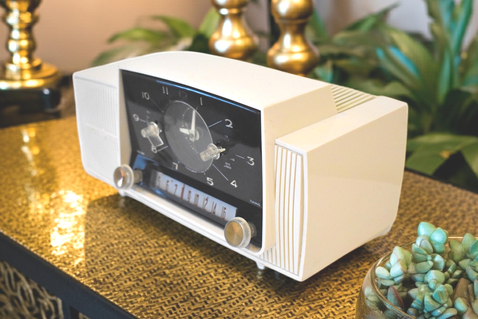 Alpine White Mid Century 1959 General Electric Model C-416 Vacuum