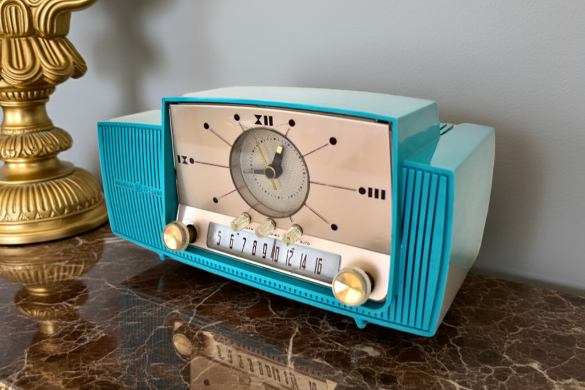 Seafoam Green Turquoise 1959 GE General Electric Model 914D AM Vacuum Tube Clock Radio Excellent Condition Sounds Wonderful!