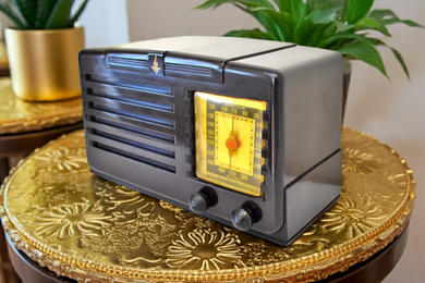 Mocha Brown Bakelite 1940 Emerson Model 333 Vacuum Tube AM Radio Sounds Great Excellent Plus Mint Condition!