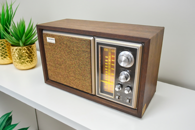 ソニーだけ！ 1975 ～ 1977 年 Sony モデル TFM-9440W AM/FM ソリッドステート トランジスタ ラジオのサウンドは素晴らしいです。
