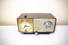 Charger l&#39;image dans la galerie, Bluetooth Ready To Go - Nutmeg Brown 1966 General Electric Model C-547 Vacuum Tube AM Radio Alarm Clock Excellent Condition! Sounds Great!