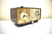 Charger l&#39;image dans la galerie, Bluetooth Ready To Go - Nutmeg Brown 1966 General Electric Model C-547 Vacuum Tube AM Radio Alarm Clock Excellent Condition! Sounds Great!