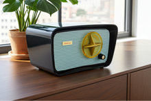 画像をギャラリービューアに読み込む, Black Turquoise 1959 Travler Model T-204 AM Vacuum Tube Radio Cute As A Button!