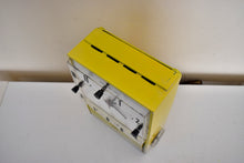 Charger l&#39;image dans la galerie, Sunfire Yellow 1951-1952 Motorola Model 52CW1 AM Vacuum Tube Clock Radio Rare Color Sounds Great!