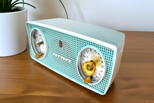 Charger l'image dans la galerie, Belvedere Blue 1959 Zenith Model B514F Vacuum Tube Radio! Sounds Great and Looks Great! Excellent Condition!