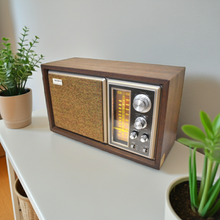 Charger l'image dans la galerie, 1975-1977 Sony Model ICF-9550W AM/FM Solid State Transistor Radio Sounds Great! (Copy)