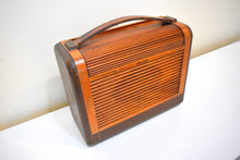 Charger l&#39;image dans la galerie, Portable Rolltop Wood 1946 Philco Model 46-350 AM Vacuum Tube Radio Excellent Condition! Works Great!