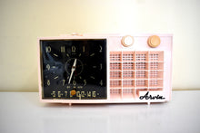 Charger l&#39;image dans la galerie, Barbie Pink 1957 Arvin Model 5561 Vacuum Tube AM Clock Radio Rare Model Unusual Design! Sounds Great!