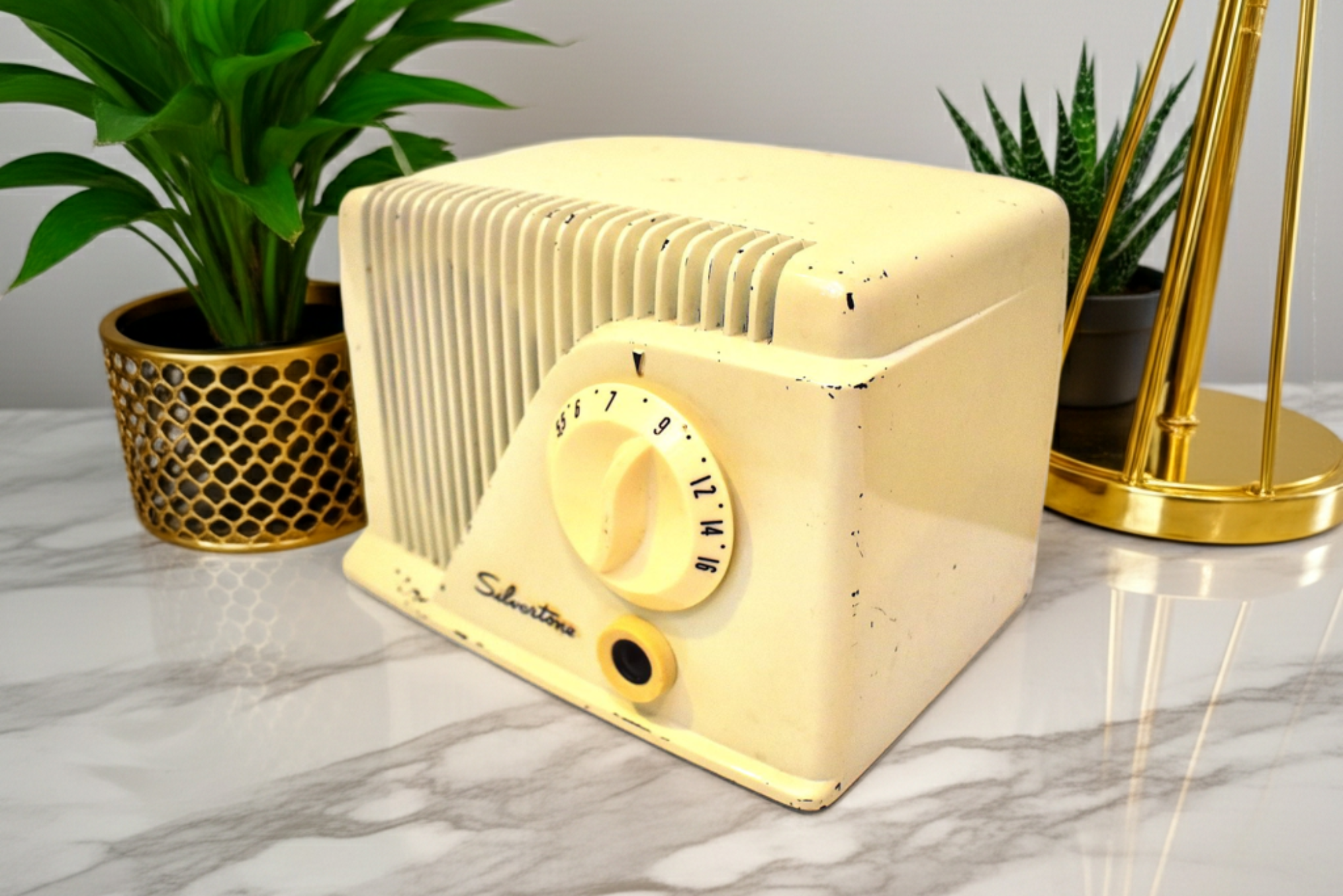 Antique Ivory Bakelite 1949 Silvertone Model 9001 Vacuum Tube AM Radio Sounds Great Excellent Condition!