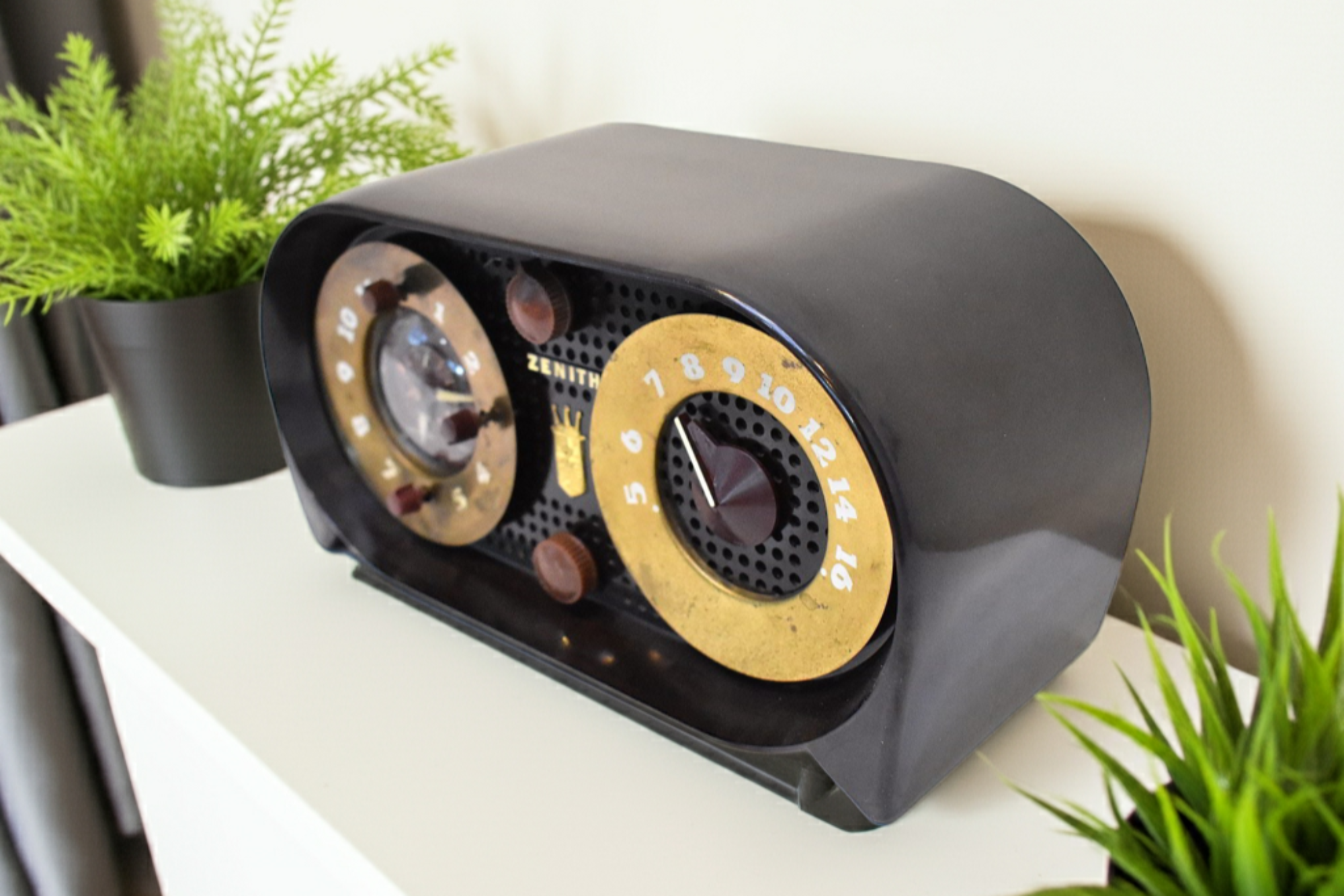 Espresso Brown Owl Eyes 1951 Zenith Model G516 AM Vacuum Tube Radio Great Looking and Sounding!