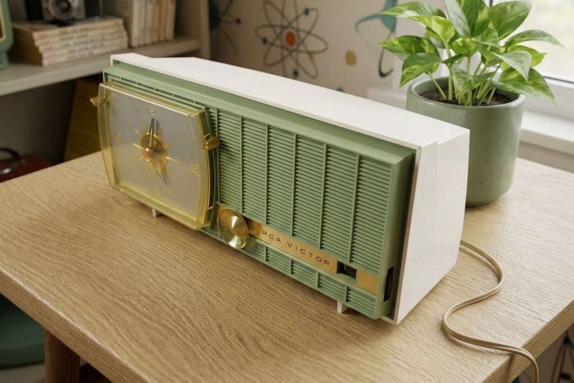 ターコイズとホワイトのレトロ Jetsons ヴィンテージ 1957 RCA Victor