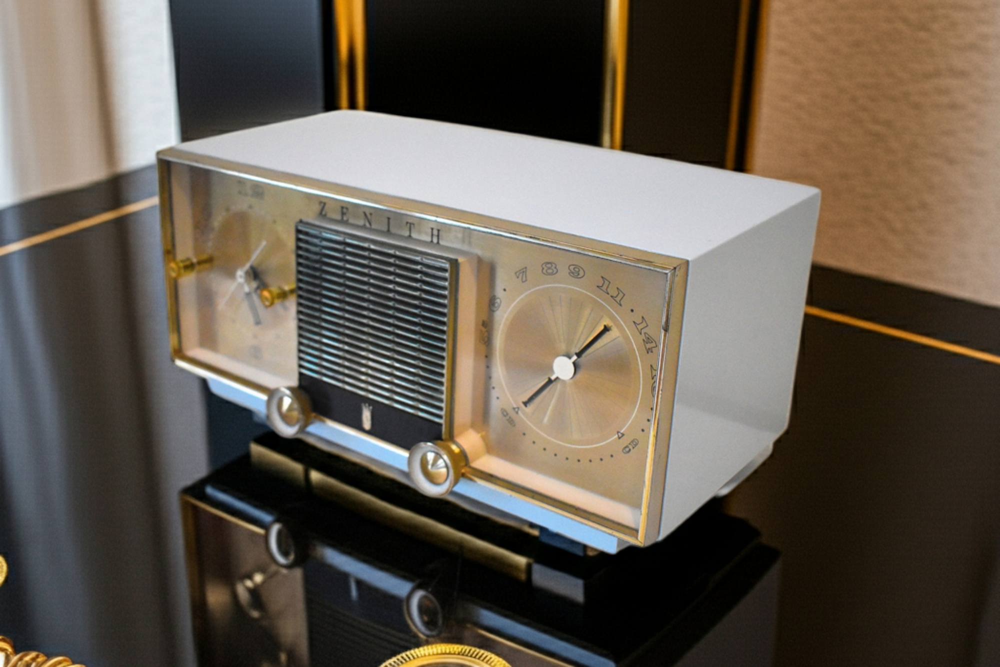 Sandman Blue 1964 Zenith Model L-516B AM Vacuum Tube Alarm Clock