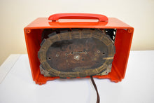Charger l&#39;image dans la galerie, Red White and Blue 1940 Emerson Patriot Model 400 Vacuum Tube AM Radio Works Great!