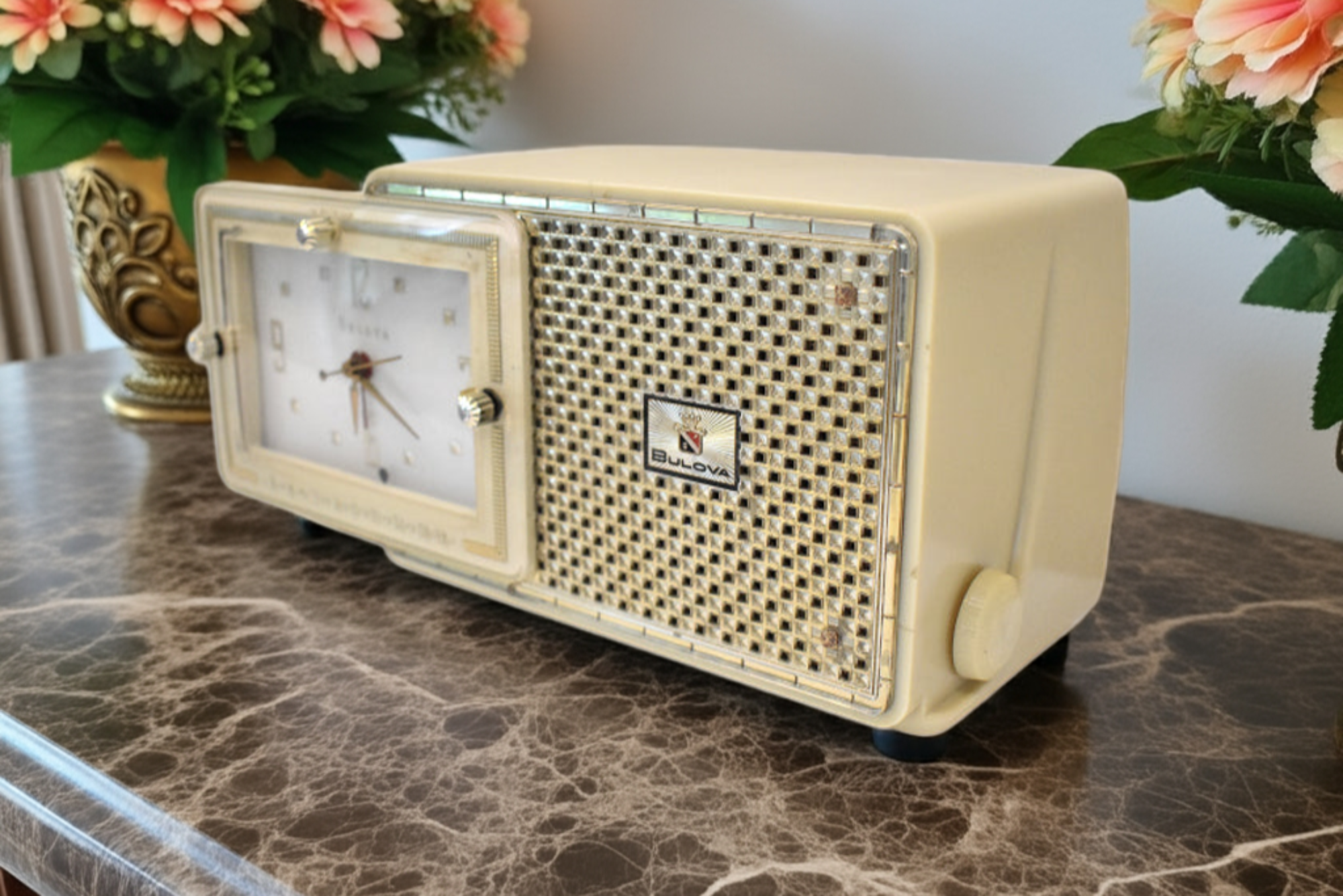 Palazzo Ivory 1959 Bulova Model 120 Tube AM Clock Radio Excellent Condition! Sounds Great!