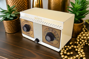 Alabaster Ivory White 1954 DeWald Model H-537 AM Shortwave Vacuum