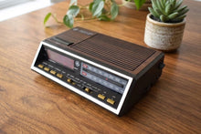 Charger l'image dans la galerie, Wood Grain 1980s General Electric Model 7-4616B AM FM Digital Alarm Clock Radio! Excellent Condition!