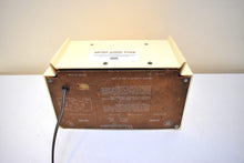画像をギャラリービューアに読み込む, Ivory White 1955 Westinghouse H-436T5 AM Vacuum Tube Retro Radio Excellent Condition Sounds Great!