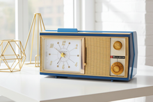 Charger l'image dans la galerie, Atlantic Blue 1959 Bulova Model 400 Vacuum Tube AM Clock Radio Excellent Condition! Sounds Great! Rare Model!