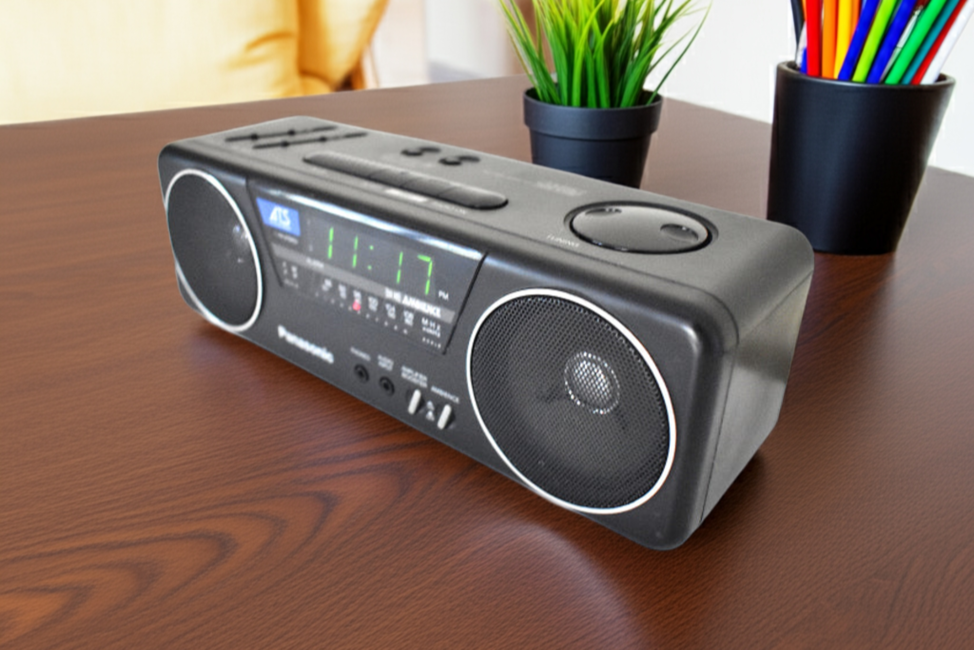 Tech Black 1980s Soundesign Model RC-X210A AM FM Digital Alarm Clock Radio! Excellent Condition! Sounds Great!