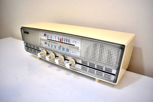 Buttercream Ivory 1961 Rincan Tempest Model 707 AM FM Radio Beauty and Sounds Great! Excellent Plus Condition!