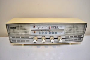 Buttercream Ivory 1961 Rincan Tempest Model 707 AM FM Radio Beauty and Sounds Great! Excellent Plus Condition!