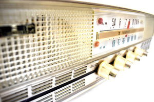 Buttercream Ivory 1961 Rincan Tempest Model 707 AM FM Radio Beauty and Sounds Great! Excellent Plus Condition!