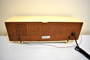 Buttercream Ivory 1961 Rincan Tempest Model 707 AM FM Radio Beauty and Sounds Great! Excellent Plus Condition!