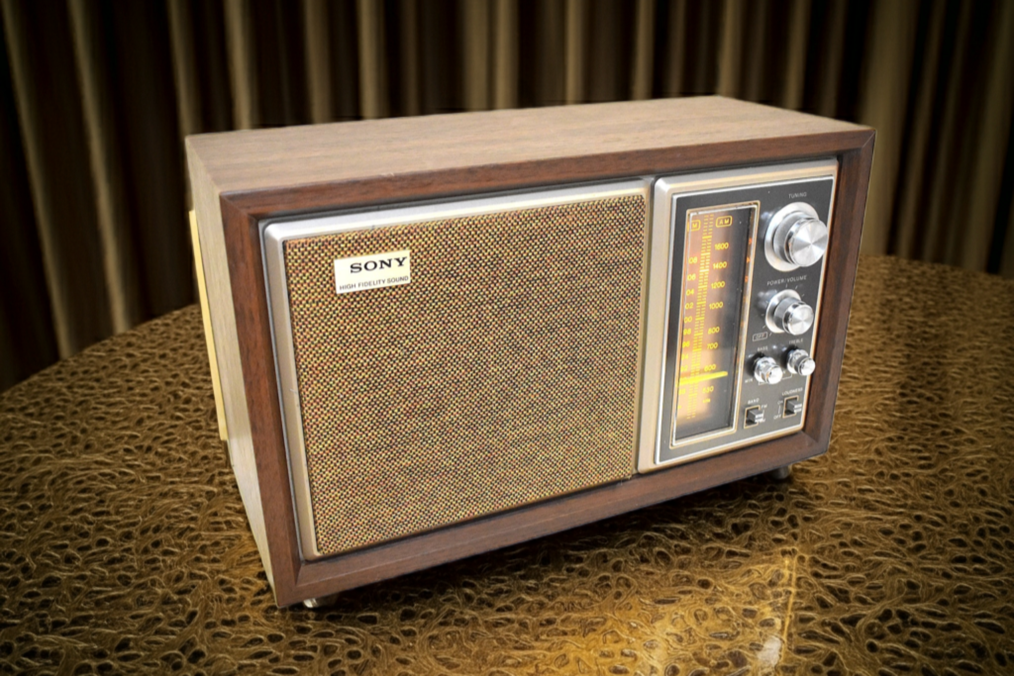 1975-1977 Sony Model ICF-9550W AM/FM Solid State Transistor Radio Sounds Great!