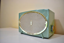 画像をギャラリービューアに読み込む, セージ グリーン 1955 ゼニス モデル 5Y01 真空管 AM ラジオのサウンドは素晴らしいです。非常に良い状態！ 