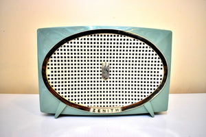 セージ グリーン 1955 ゼニス モデル 5Y01 真空管 AM ラジオのサウンドは素晴らしいです。非常に良い状態！ 