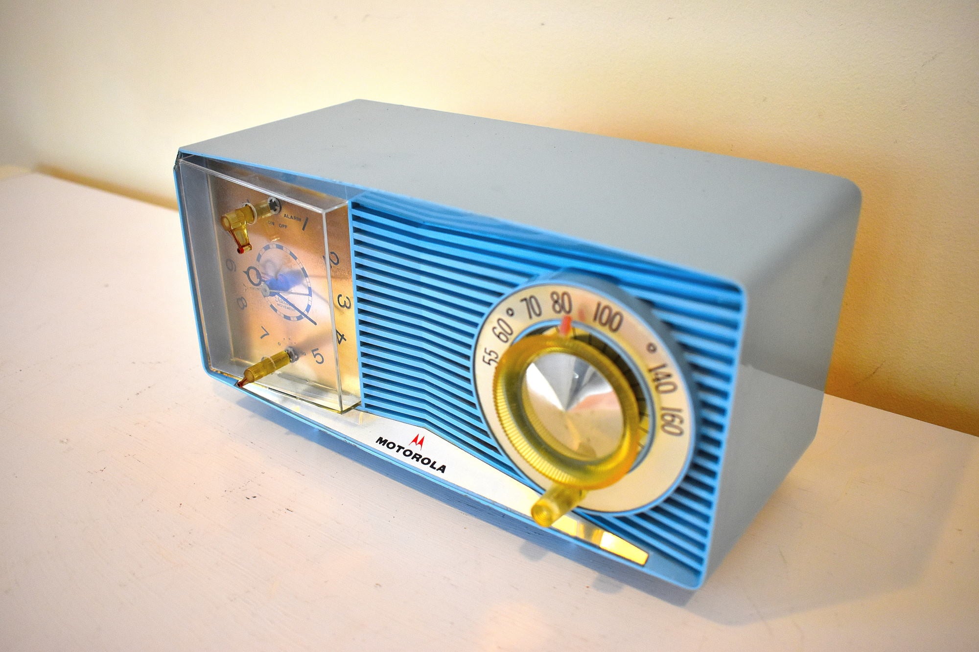 Powder Blue 1962 Motorola Model C9B13 AM Vacuum Tube Clock Radio