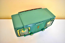 Charger l&#39;image dans la galerie, Safari Green 1953 Zenith Model L520F Vacuum Tube Radio Looks and Sounds Great! Excellent Condition!