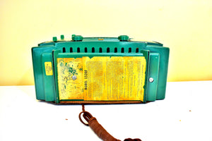 Safari Green 1953 Zenith Model L520F Vacuum Tube Radio Looks and Sounds Great! Excellent Condition!