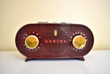 Charger l&#39;image dans la galerie, Burgundy Red 1955 Zenith Model R510R Vacuum Tube AM Radio Oval Owl Eyes! Excellent Condition! Sounds Great!