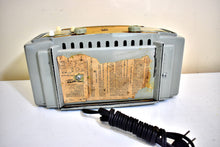 Load image into Gallery viewer, Gull Gray 1953 Zenith Model K622 Vacuum Tube Radio Alarm Clock Looks and Sounds Great! Excellent Condition!