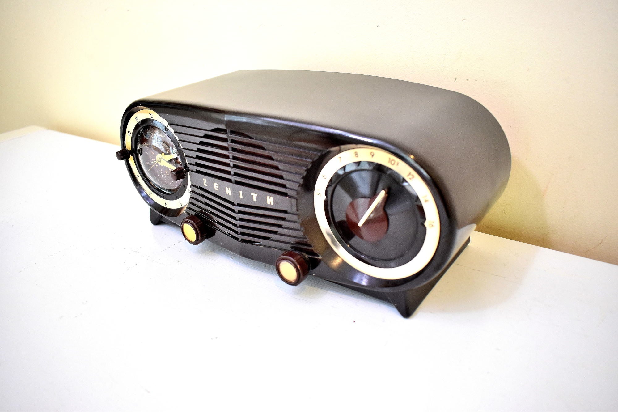 エスプレッソ ブラウン 1952 ゼニス オウル アイズ モデル J616 AM 真空管ラジオ 素晴らしいサウンド!非常に良い状態！